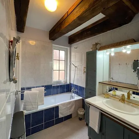 Le Colombier De Cyrano Et Roxane Bed & Breakfast