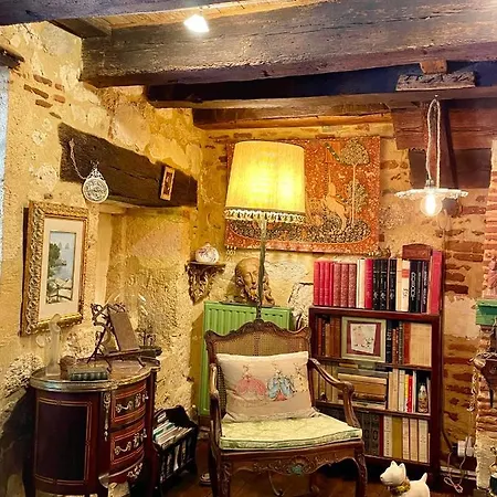 Le Colombier De Cyrano Et Roxane Bed & Breakfast 3*