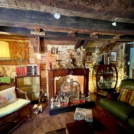 Le Colombier De Cyrano Et Roxane Bed & Breakfast 3*