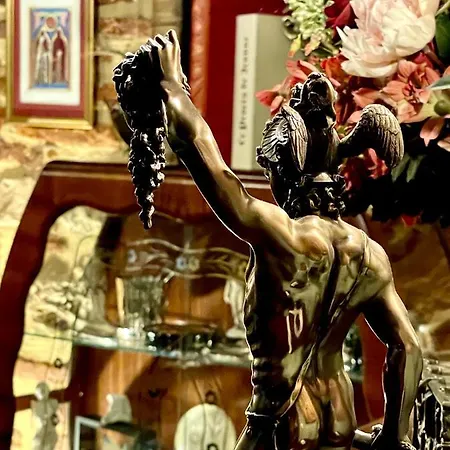 Le Colombier De Cyrano Et Roxane Bergerac