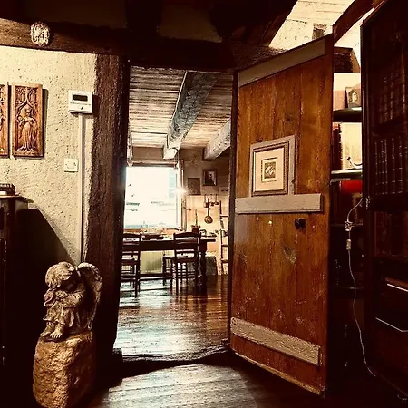 Couette-café Le Colombier De Cyrano Et Roxane