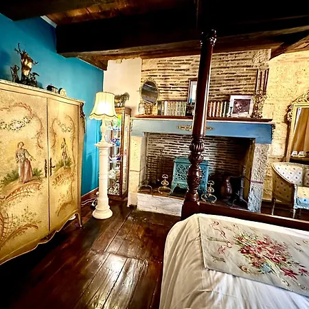 Le Colombier De Cyrano Et Roxane Bed & Breakfast 3*