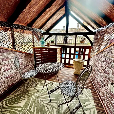 Le Colombier De Cyrano Et Roxane Bed & Breakfast 3*