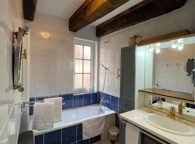 Le Colombier De Cyrano Et Roxane Bed and breakfast