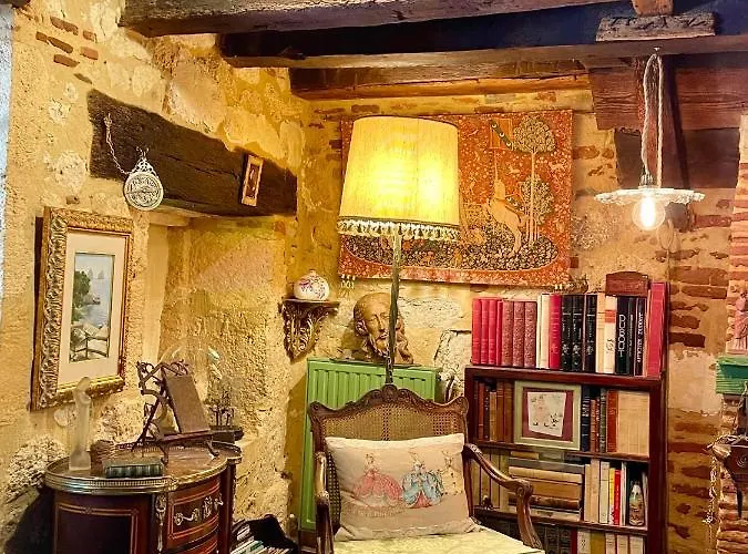 Le Colombier De Cyrano Et Roxane Bed and breakfast 3*