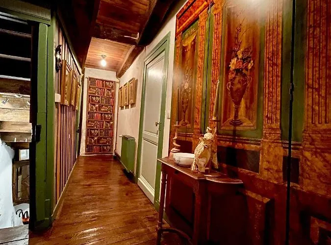 Le Colombier De Cyrano Et Roxane