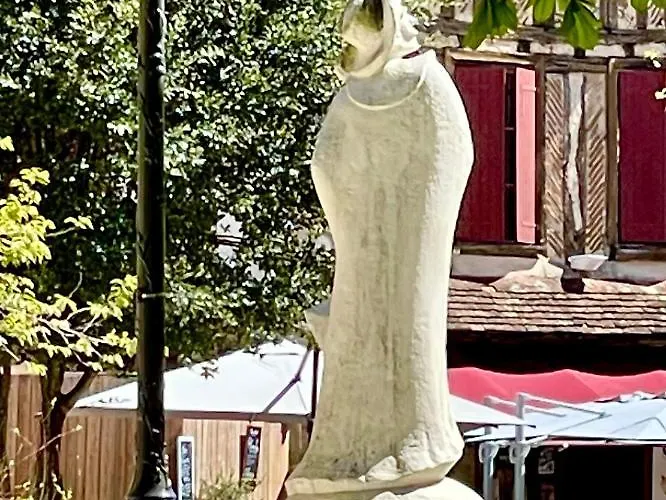 Le Colombier De Cyrano Et Roxane Bed and breakfast