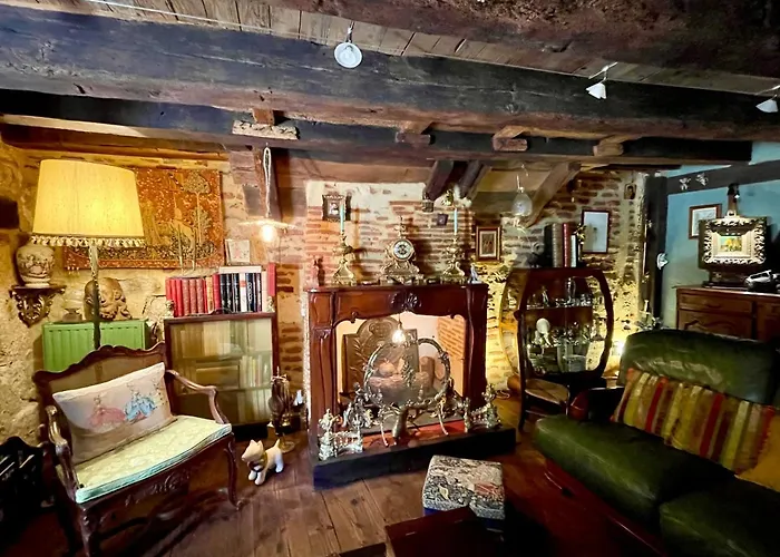 Le Colombier De Cyrano Et Roxane Bed and breakfast 3*