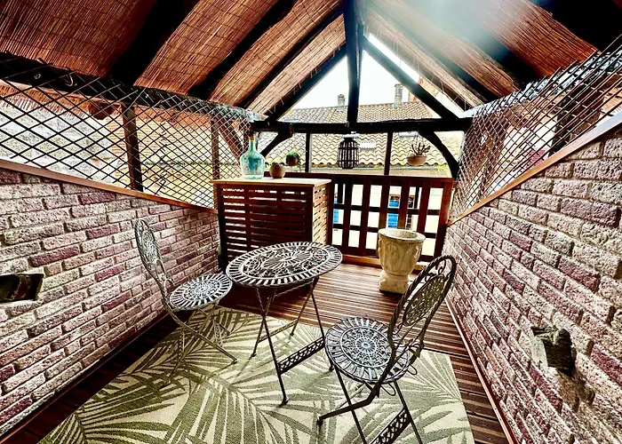 Le Colombier De Cyrano Et Roxane Bed and breakfast 3*