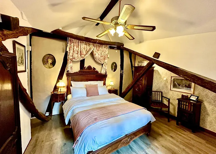 Le Colombier De Cyrano Et Roxane Bergerac